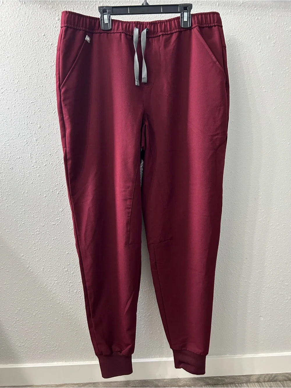 Figs Men's Large Burgundy Tansen Jogger Scrub Pants